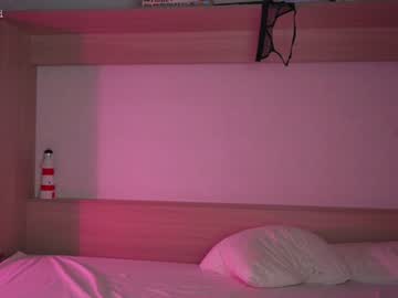 girl
        alexispeach cam image #1555276