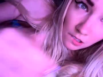 girl
        mariah95 cam image #1303016
