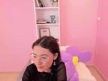 girl
        little_effy18_ cam image #4495093