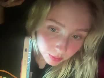 girl
        prettykitten123 cam image #3471702