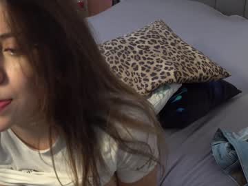 girl
        beyllove_d cam image #1703033