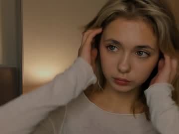 girl
        mildredgarrett cam image #3680125