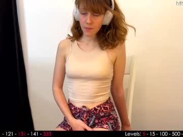 girl
        its_lily cam image #692206