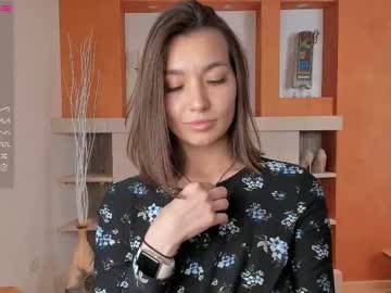 girl
        briggya_cut cam image #1533336