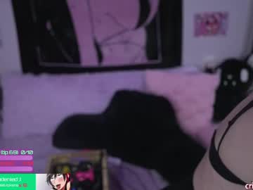 girl
        crimsonkitten cam image #4390466