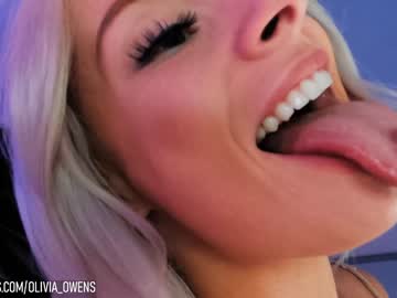 girl
        oliviaowens cam image #1484353