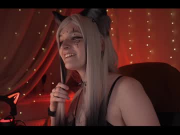 girl
        ronnie_neko cam image #3732036
