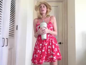 girl
        island_peach cam image #3722667