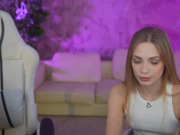 girl
        anabel054 cam image #4105115