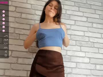 girl
        carolynjacquelins cam image #195747