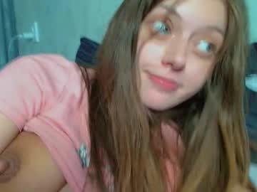 girl
        puff_witch cam image #4193160