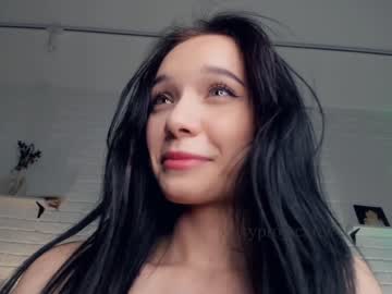girl
        riskyproject cam image #1728631