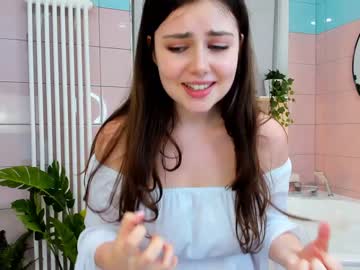 girl
        easy_daisy cam image #237337