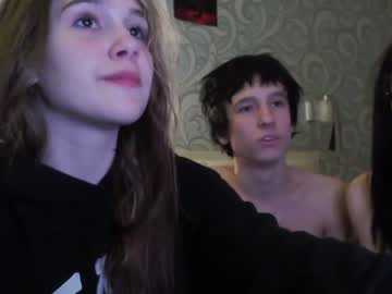 couple
        alyx1 cam image #2588731