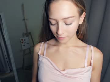 girl
        wave_of_happy_ cam image #1901939