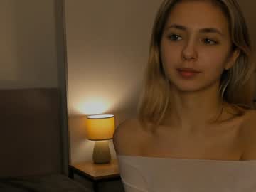 girl
        mildredgarrett cam image #3686286