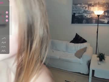 girl
        _wild_orchid_ cam image #1764309