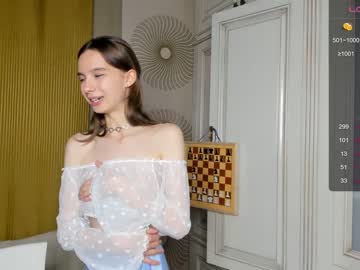 girl
        happiness_call cam image #1697674