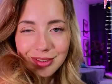 girl
        emmi_rosee cam image #3180780
