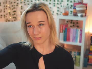 girl
        emily_fox_official cam image #3702654