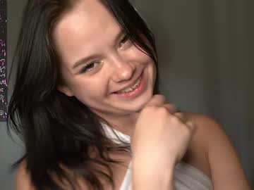 girl
        erline_may cam image #2840742