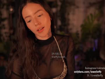 girl
        effylowell_ cam image #3284028