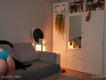 girl
        _blackbee_ cam image #1949517