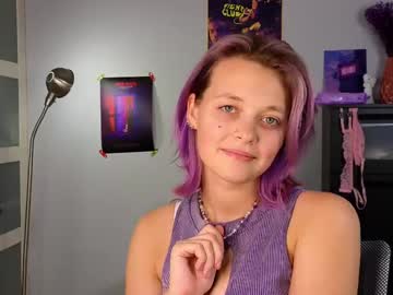 girl
        new_purple cam image #4244462