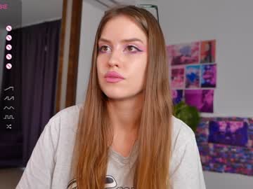 girl
        fazeyj cam image #2815841
