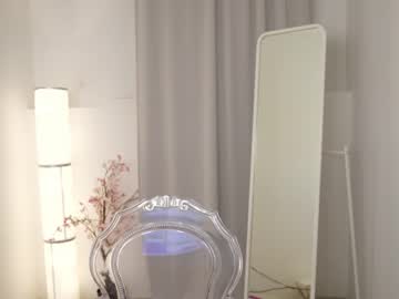 girl
        charming_luna cam image #2070451