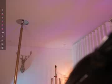 girl
        lau__1 cam image #4064249