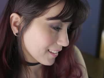 girl
        greeny_mat cam image #4244587