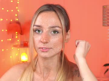 girl
        artease cam image #2046553