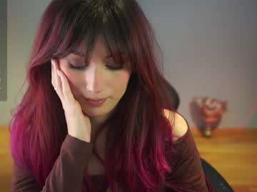girl
        greeny_mat cam image #3575085