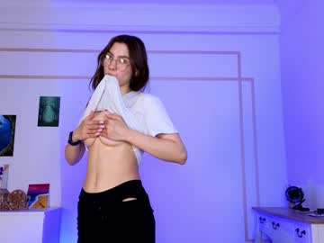 girl
        fannydowlen cam image #2923533