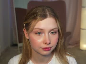 girl
        april_blush cam image #2638979