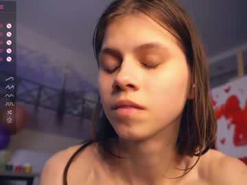girl
        maydacarls cam image #2655184
