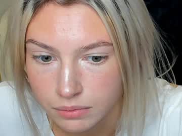 girl
        she_rry cam image #1835613