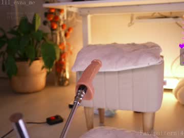 girl
        lil_eva cam image #3721475