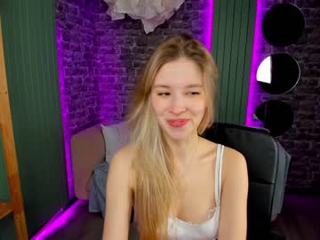 girl
        milablush cam image #2142168