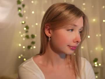 girl
        april_blush cam image #4556653
