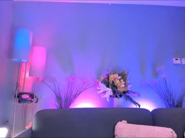 girl
        littlee33 cam image #1535252