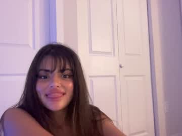girl
        poutyselena cam image #2819279