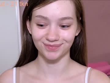 girl
        bless_sheila cam image #1204719