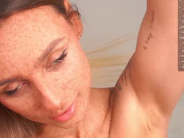 girl
        artease cam image #1916488