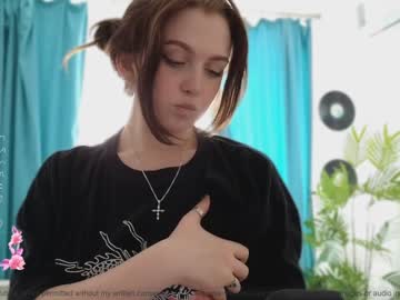 girl
        small_blondee cam image #2840311