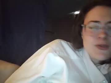 girl
        eyadivine cam image #1415449