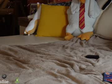girl
        bestblondiiecb cam image #2395678