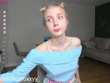 girl
        oh_honey_ cam image #1366472