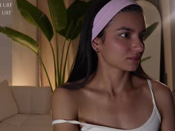 girl
        ellelure_ cam image #4514199